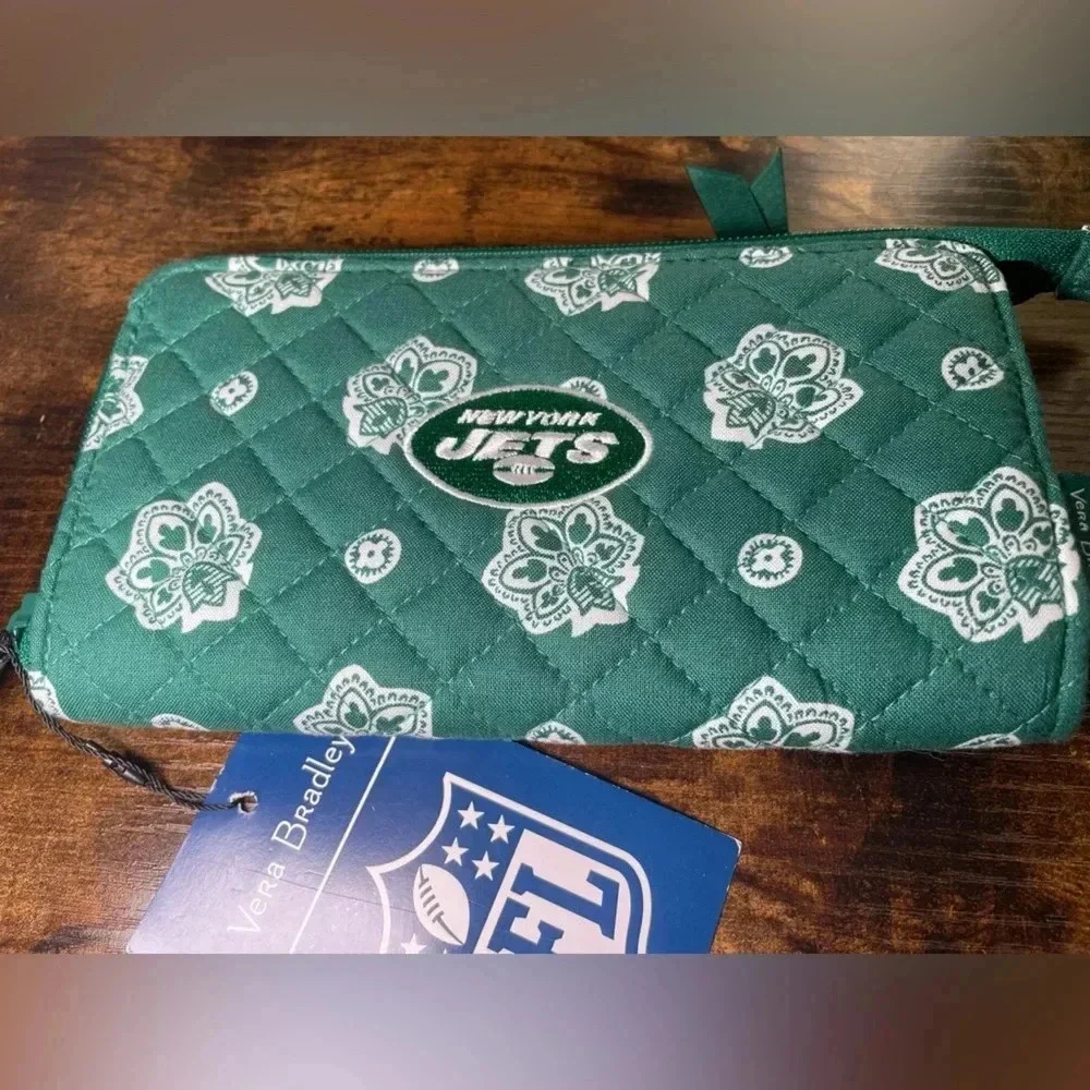 Vera Bradley NFL New York Jets Wristlet Wallet NEW RFID Front Zip Green Quilted